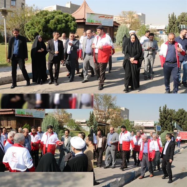 بازدید رئیس جمعیت هلال احمر از مجتمع دارویی درمانی هلال ایران